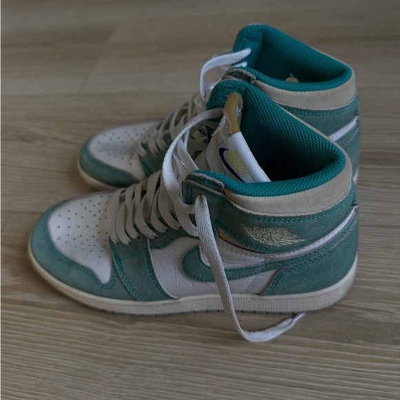 Air Jordan 1 Retro High OG “Turbo Green” Sneaker - Picture 1 of 4